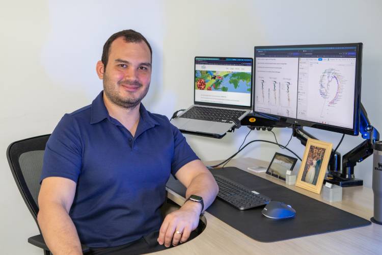 Alex Ranieri, bioinformata do CeVIVAS e do Laboratório de Ciclo Celular do Butantan 